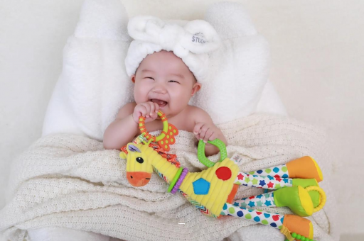 尉氏三个月宝宝正确抱姿